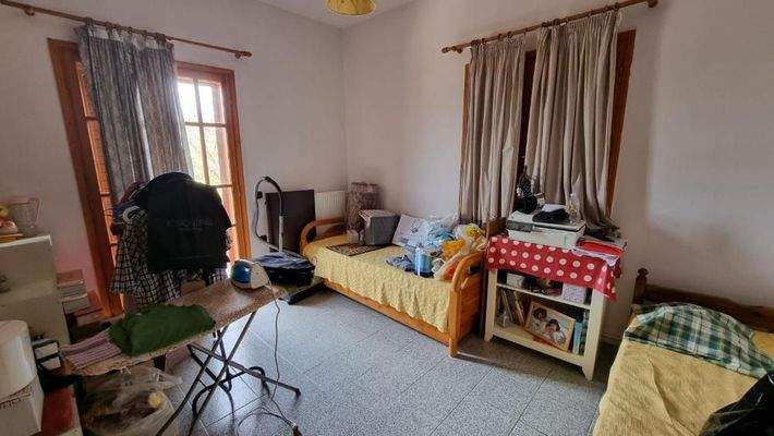 Kreta, Ammoudara bei Heraklion: Gebäude mit 3 Wohnungen zu verkaufen