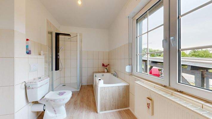 Bad mit Wanne und Du.jpg