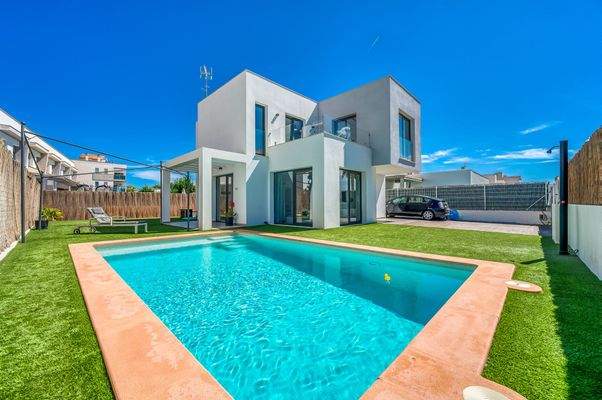 Sonniger Pool für Sommertage