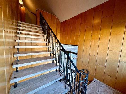 WOHNUNG | TREPPENHAUS