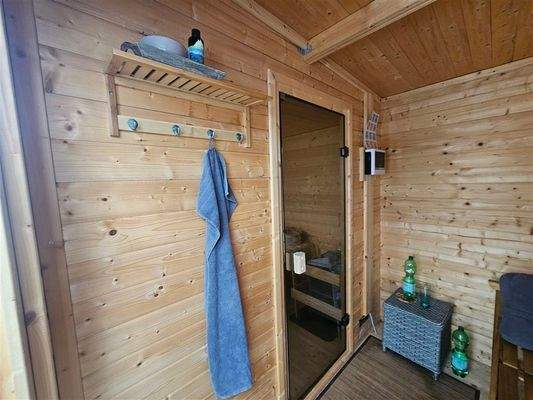 Sauna hinterm Haus