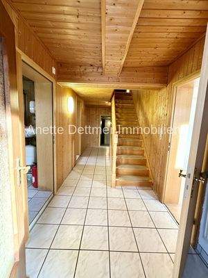 2 Eingangsbereich: Flur EG