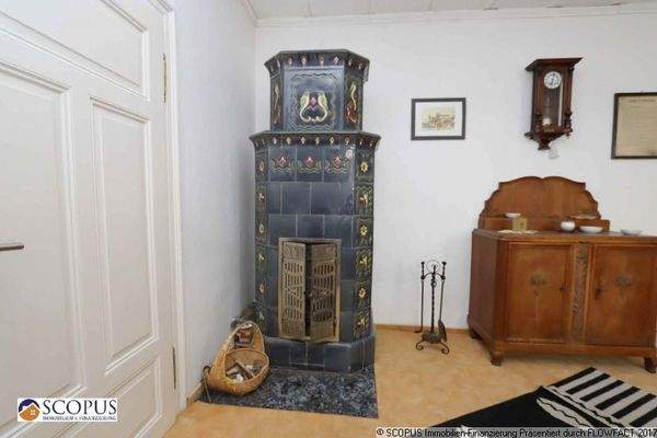 Wohnzimmer EG Kachelofen