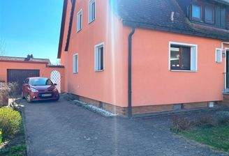 Einfahrt & Garage