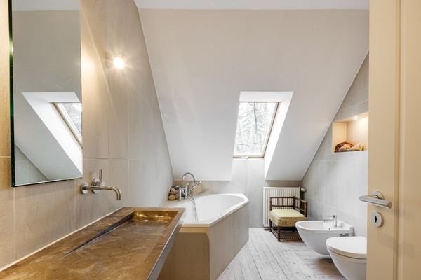 Badezimmer mit Wanne