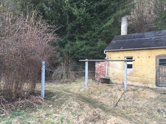 Garten mit Nebengelass