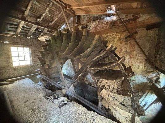 das historische Mühlrad