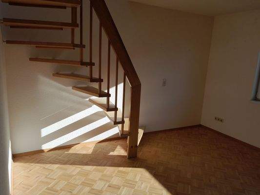 Wohnzimmer unten mit Treppe