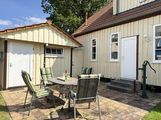 Terrasse und Schuppen