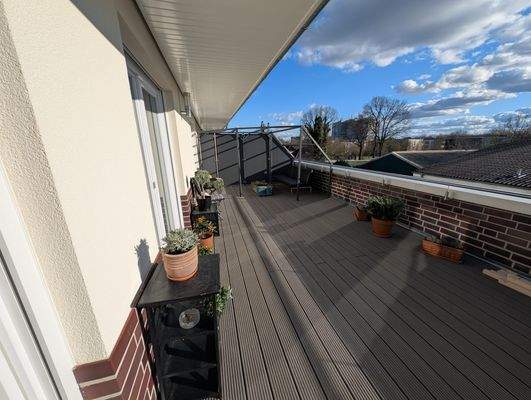 Geräumige Dachterrasse