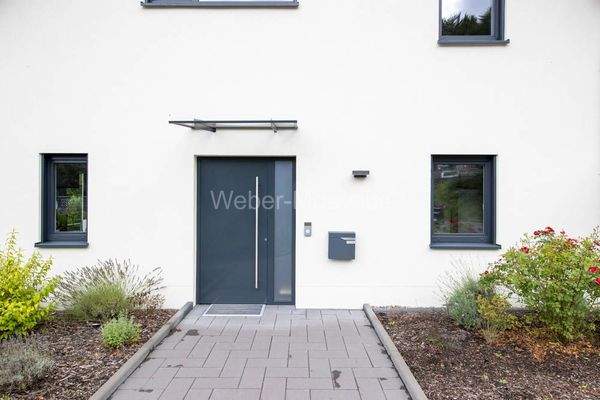 3429 überdachter Eingangsbereich