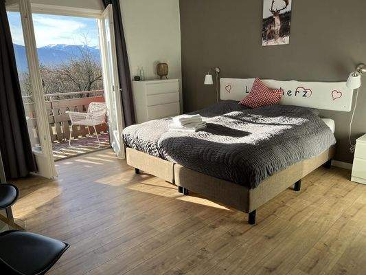 Schlafzimmer 1