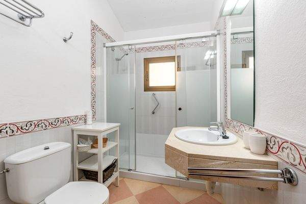 Eines von 3 Badezimmern