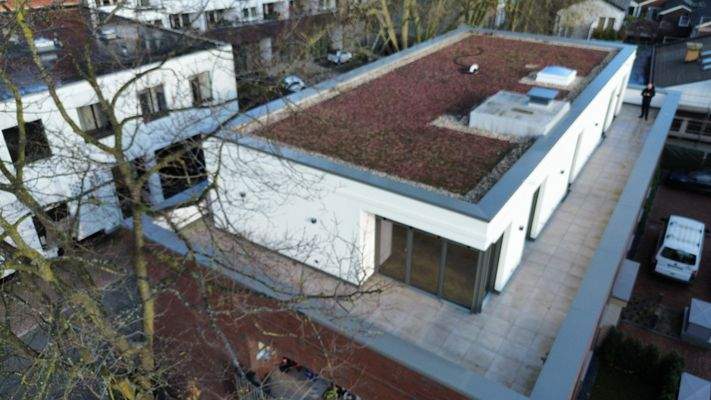 umlaufende Terrasse / Balkon