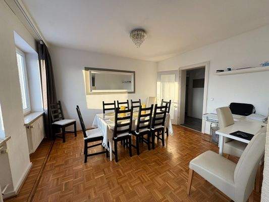 Wohn-/ Esszimmer