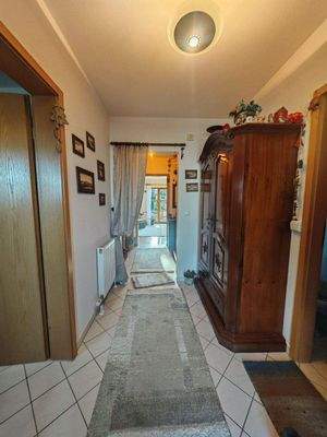 Flur EG Richtung Süd.jpg