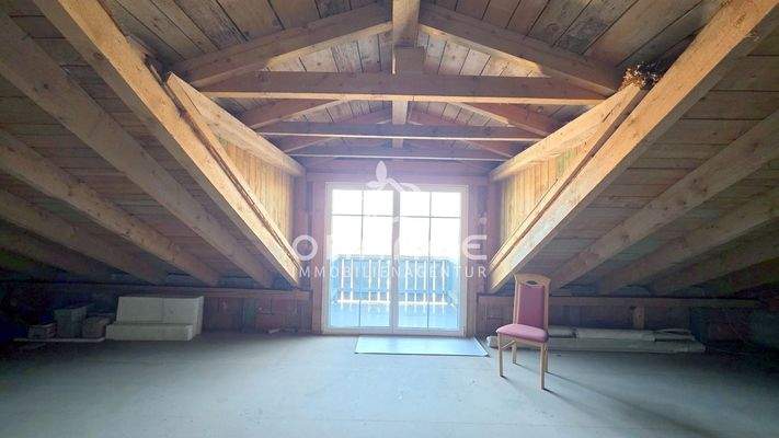 Dachboden m. Balkonzugang