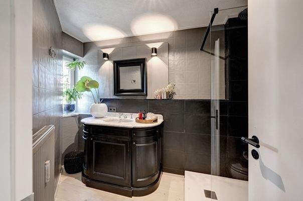 Komfortables Badezimmer ebenerdig gelegen