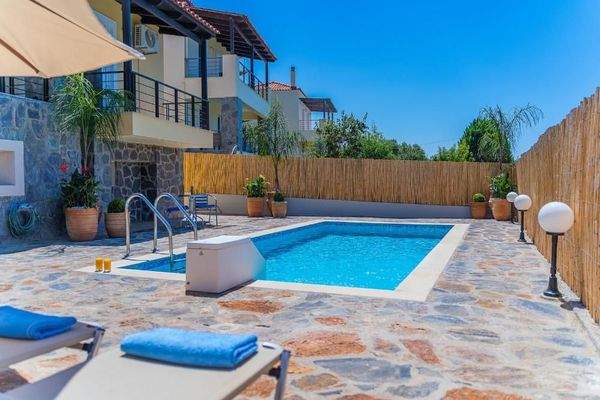 Kreta, Pigianos Kampos: Stilvolle Villa mit beheiztem Pool und Gästestudio in der Nähe von Rethymno zu verkaufen