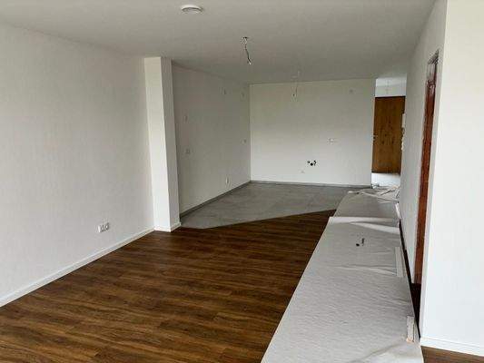 Wohn-Essbereich mit Küche (2).jpeg