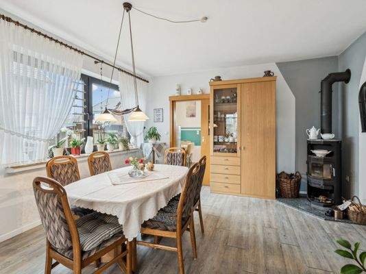 Esszimmer mit Kamin EG