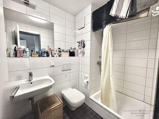 • Schönes Dusch,- Badezimmer • 