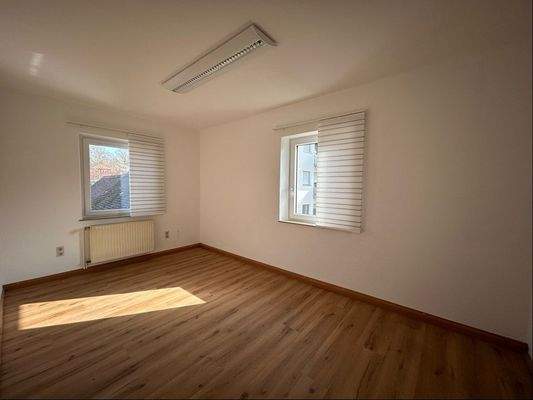 Büro 2 neben Empfangsbereich