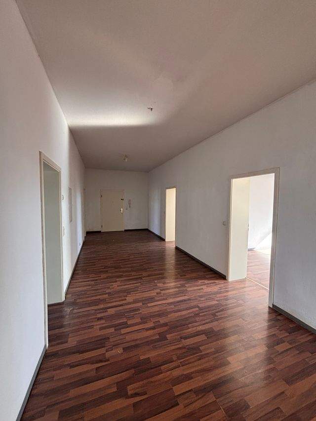 Großzügige 3-Raum-Wohnung mit 123 m² im 1. OG – viel Platz in Plauen - Foto 5