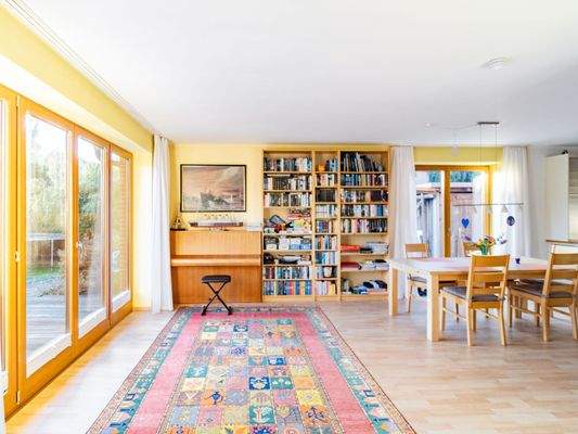 Mit Zugang zur Südterrasse und Garten 