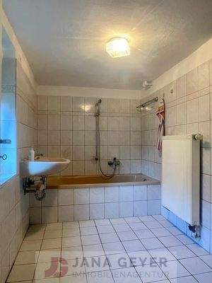 EG - Tageslichtbad mit Wanne