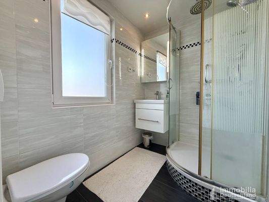 Tageslichtbad mit Dusche