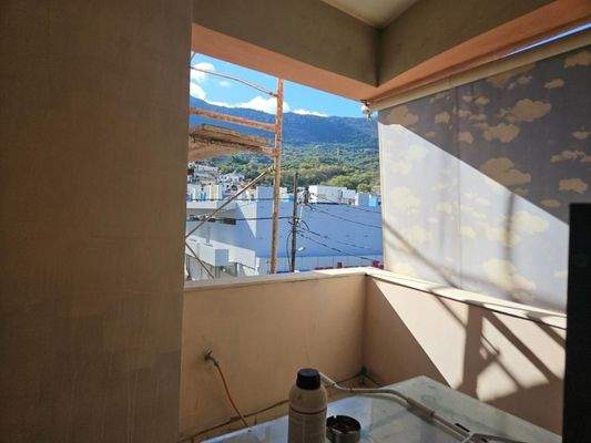 Kreta, Neapoli: Geräumige Wohnung zu verkaufen