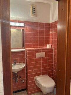 Gäste-WC mit Dusche