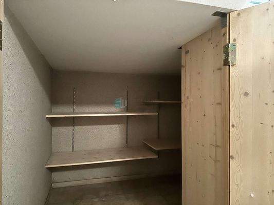 Abstellraum unter der Treppe