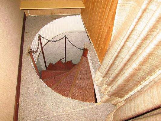 Wendeltreppe in den Keller