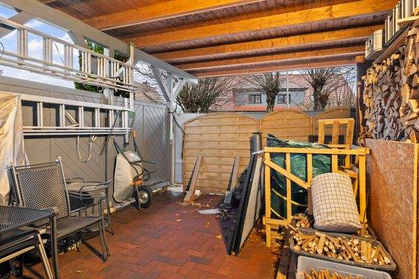 Carport geeignet für Wohnmobile oder als "gut belüftetes Gartenhaus" nutzbar.