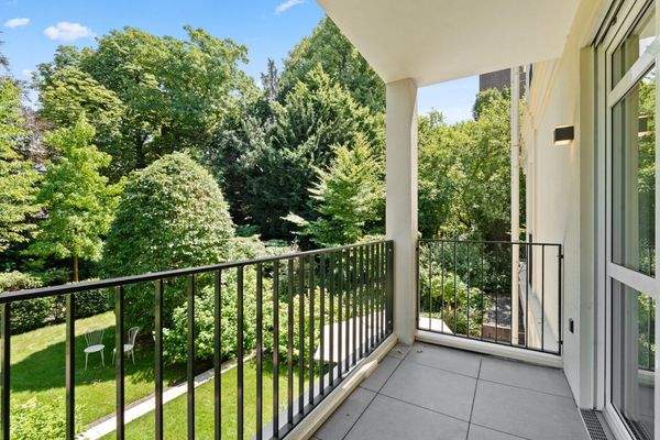 Der Balkon zur Gartenseite