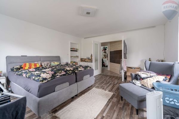 Haus vorne EG Schlafzimmer