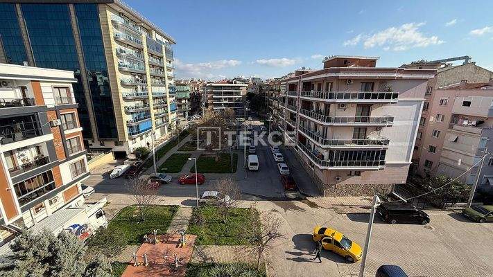 Apartment for Sale with Spacious Balconies in Karşıyaka İzmir