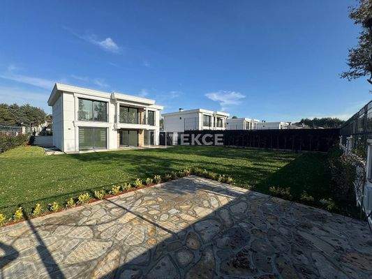 Villas for Sale with Nature Views in a Complex in Tuzla