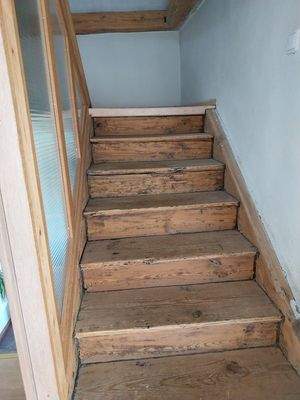 Treppe zum Spitzboden.jpg
