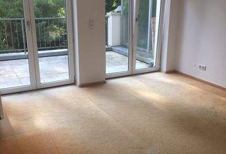 Wohnzimmer mit Balkon