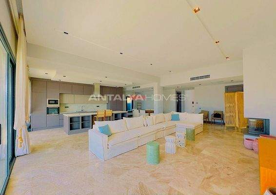 Detached House with Pool in a Gated Community in Yalıkavak