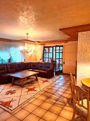 Wohnzimmer Blick zum Wintergarten/zur Terrasse