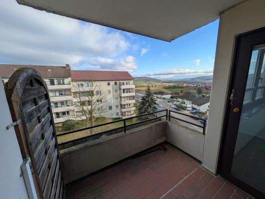 kleiner überdachter Balkon am Kinderzimmer mit Fernblick