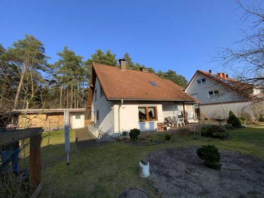 Blick vom Garten auf die Hinteransicht