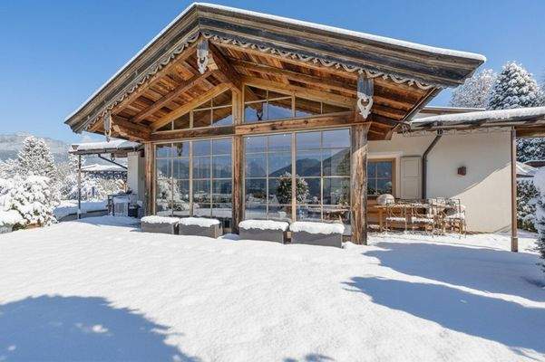 Die erhöhte Lage schenkt Ruhe und Privatsphäre und ein unverbaubares Panorama