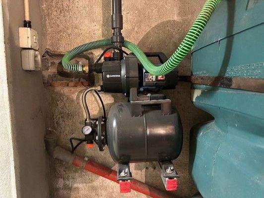 Pumpe von Regenwasserbehälter