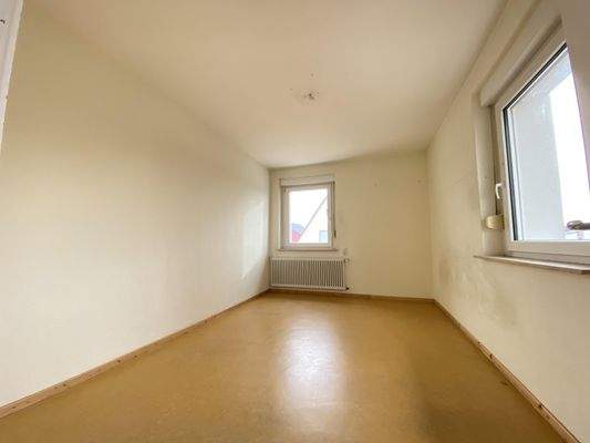 ein weiteres helles Zimmer im Obergeschoss