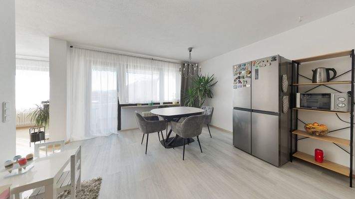 Esszimmer und Küche